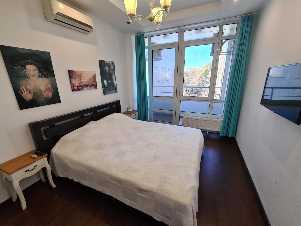 אודסה Sigurd Hall Apartments מראה חיצוני תמונה