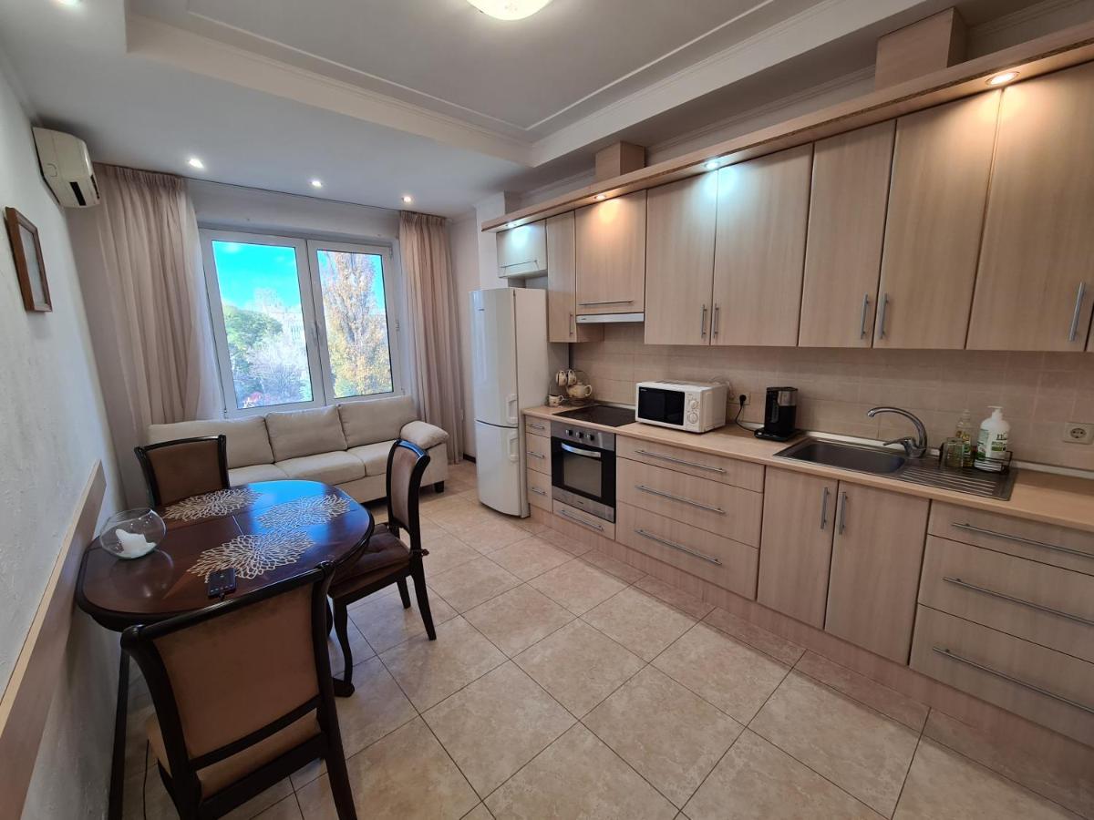אודסה Sigurd Hall Apartments מראה חיצוני תמונה