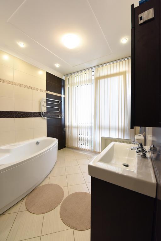 אודסה Sigurd Hall Apartments מראה חיצוני תמונה